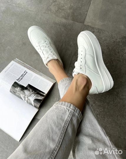 Кроссовки женские (в наличии)