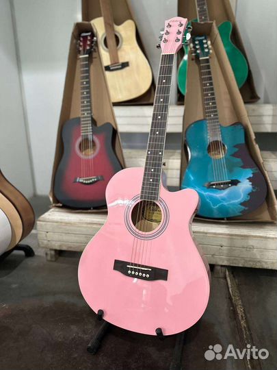 Акустическая гитара розовая