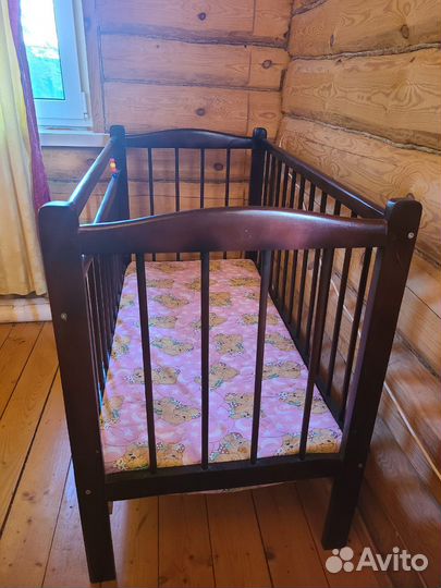 Детская кроватка с матрасом