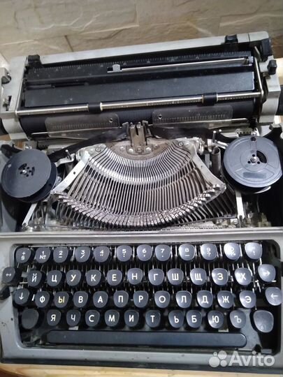 Печатная пишущая машинка