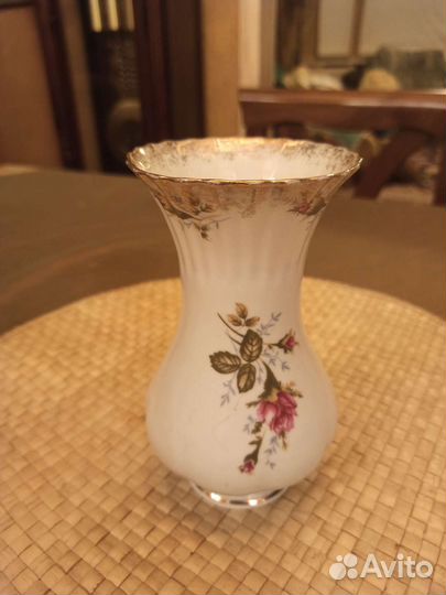Ваза фарфоровая