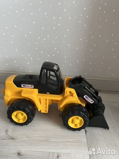 Трактор экскаватор