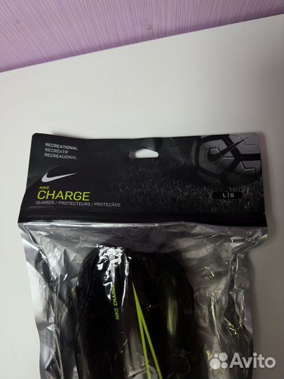 Футбольные щитки Nike Charge Новые