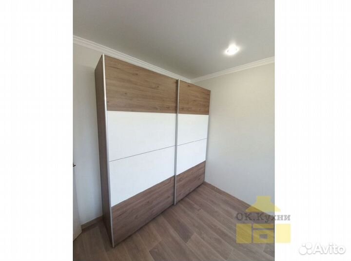 Книжный шкаф