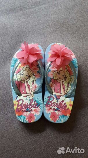 Купальник и сланцы