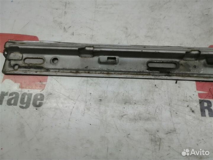 Накладка Направляющей Сдвижной Двери задняя правая