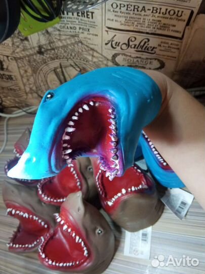 Игрушка на руку акула перчатка