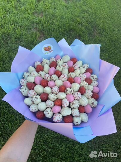 Букет из клубники в шоколаде М, клубничный букет