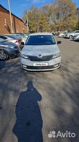 Skoda Rapid 1.6 AT, 2016, битый, 148 000 км с пробегом, цена 550000 руб.