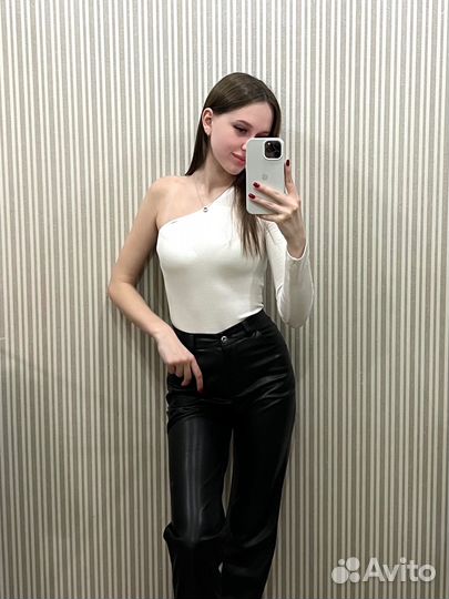 Лонг с открытым плечом в рубчик женское