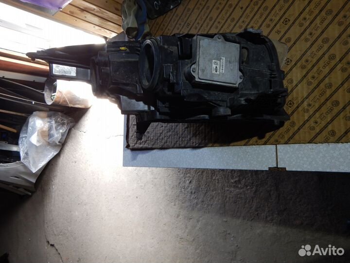 Фара левая Ford Kuga 2 ксенон