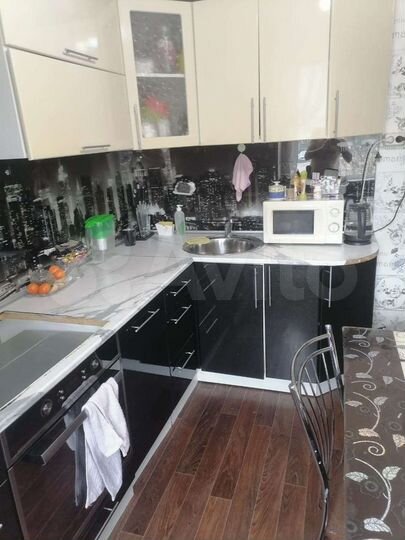 4-к. квартира, 87 м², 1/9 эт.