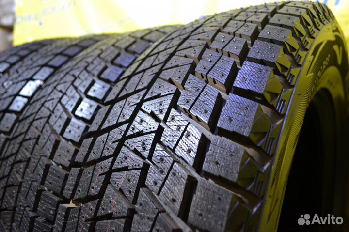 Bridgestone Blizzak DM-V1 215/70 R17