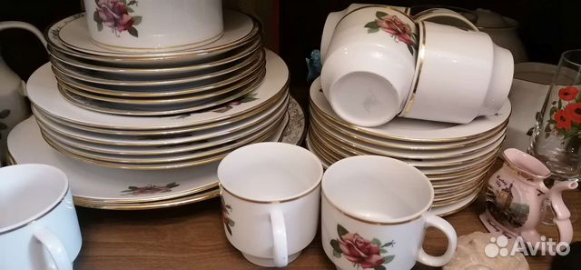 Сервиз столовый, тарелки, чашки