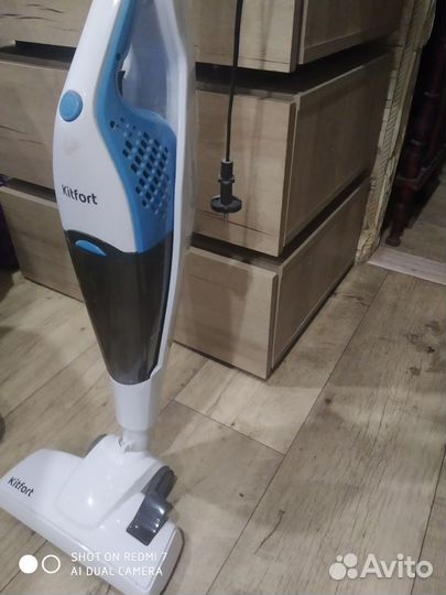 Пылесос вертикальный