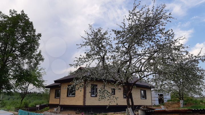 Дом 393 м² на участке 21 сот.