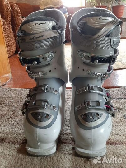 Горнолыжные ботинки atomic