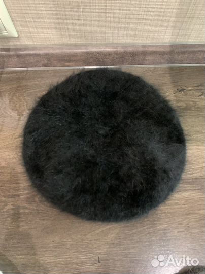 Три женские шапки