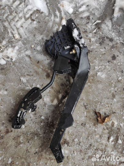 Педаль газа на Subaru Tribeca B9 36010XA010