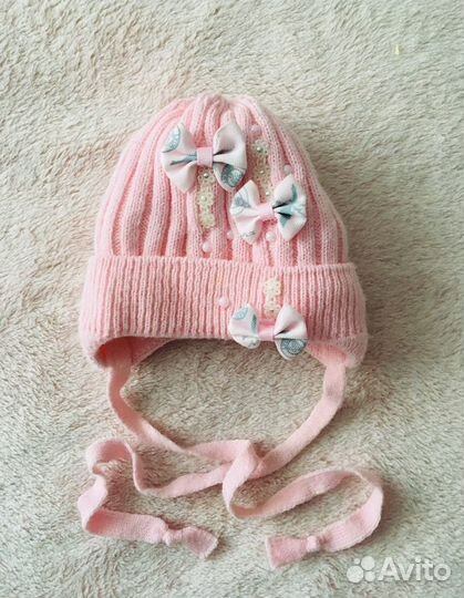 Демисезонная шапочка для новорожденной