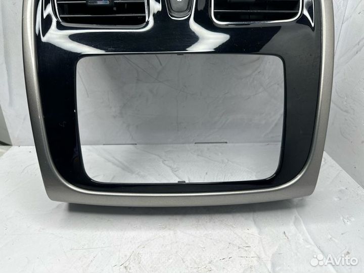 Рамка магнитолы Renault Sandero 5S H4M 2021