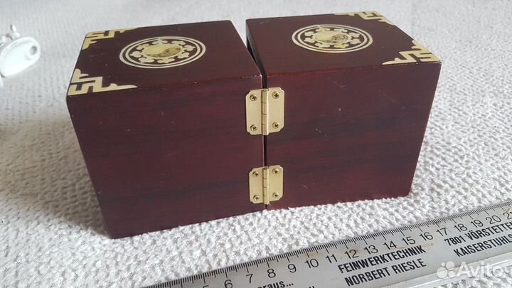 Шкатулка с инкрустацией перламутра