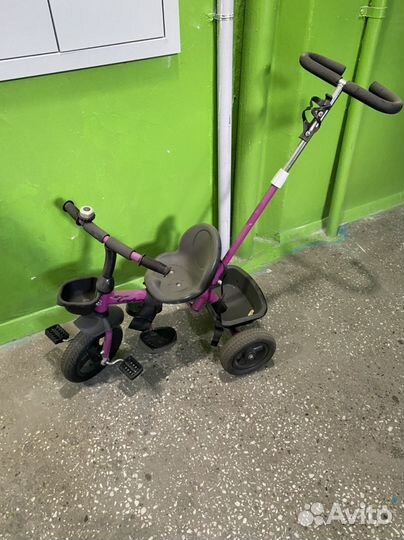 Трехколесный велосипед с ручкой