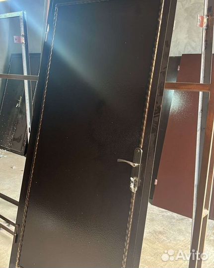 Дверь входная металлическая новая