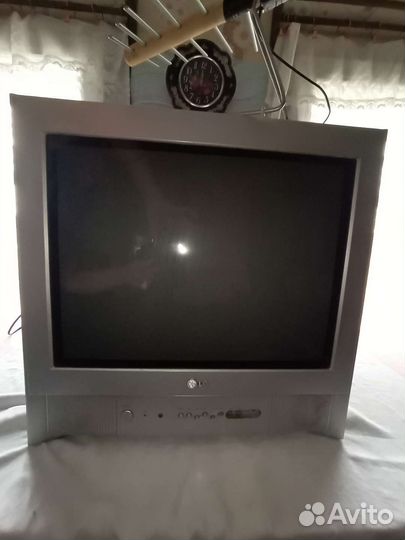 Телевизор цветной LG Flatron
