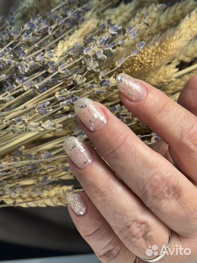 Модель на маникюр