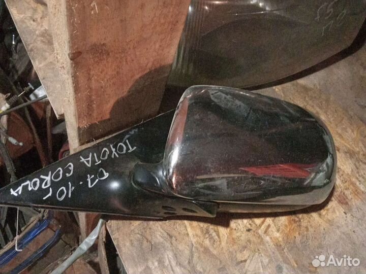 Боковое зеркало на toyota corolla
