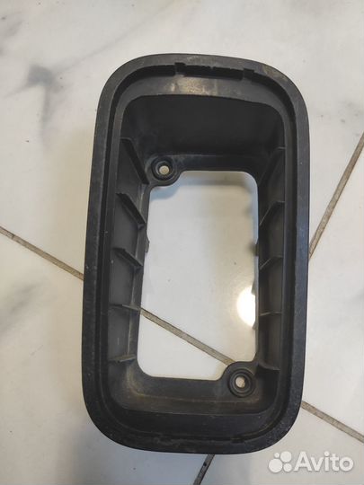 Рамка задней туманки Lancer Galant MR379311