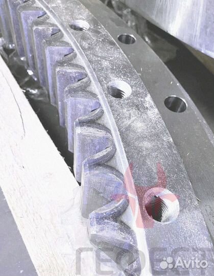 Опорно-поворотный круг R220LC-9A 81Q6-00021