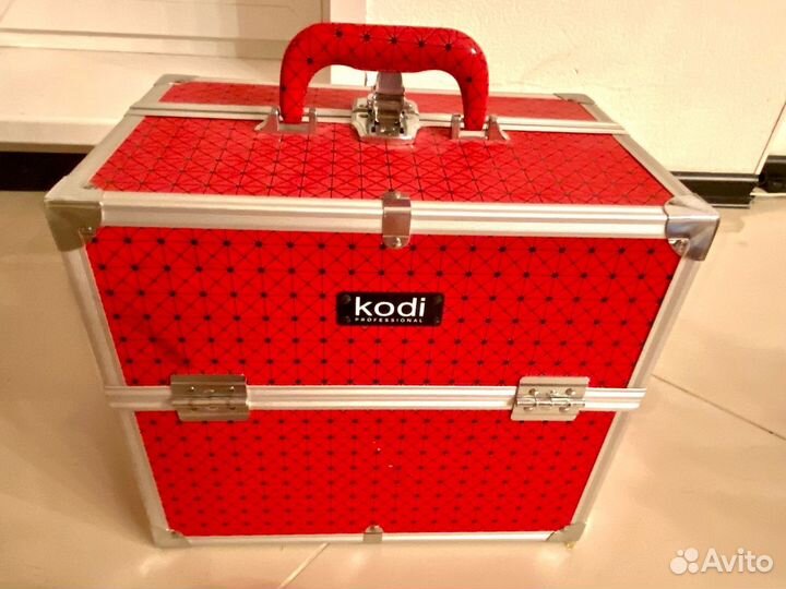 Бьюти кейс Kodi визажиста маникюра косметики