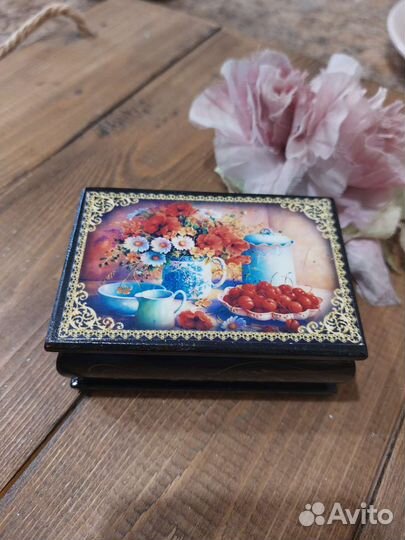 Шкатулка - лаковая миниатюра