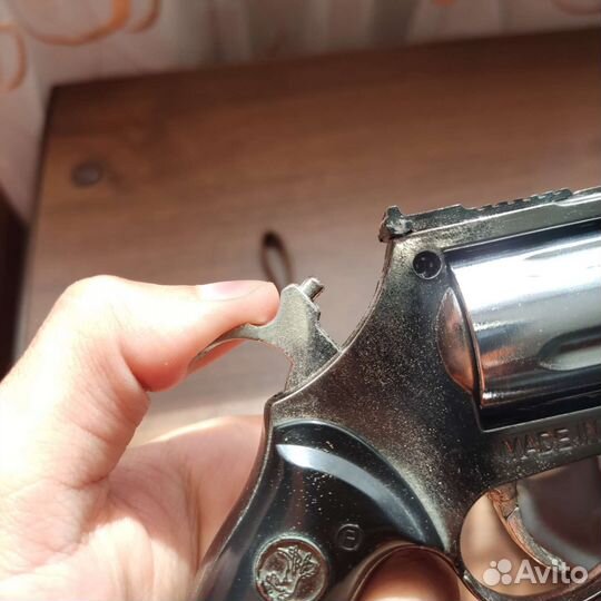 Зажигалка в виде пистолета