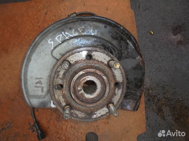 Кулак поворотный передний левый Mitsubishi