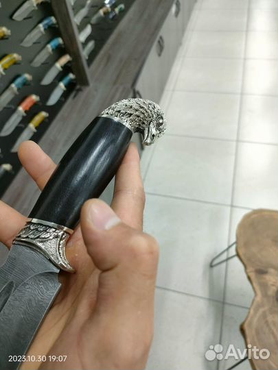 Нож из дамасской стали