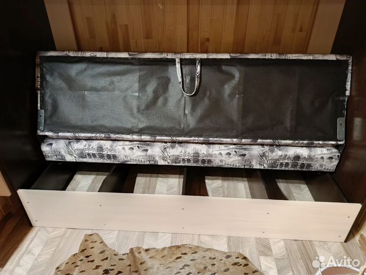 Двухъярусная кровать с диваном