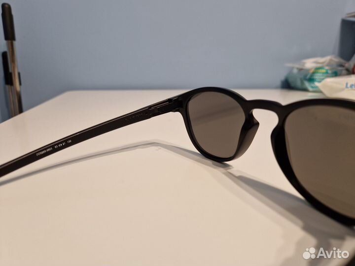 Солнцезащитные очки Oakley Latch