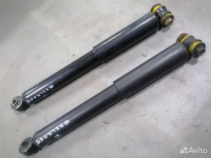 Амортизатор задний Nissan Wingroad Y11 2001-2005