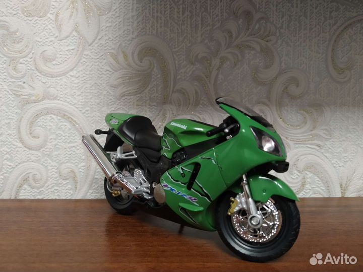Модель мотоцикла kawasaki ninja 1:18