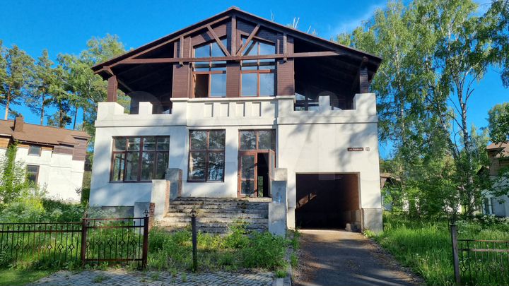 Коттедж 468 м² на участке 14 сот.