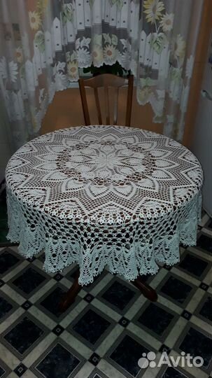 Красивая ажурная скатерть вязаная крючком
