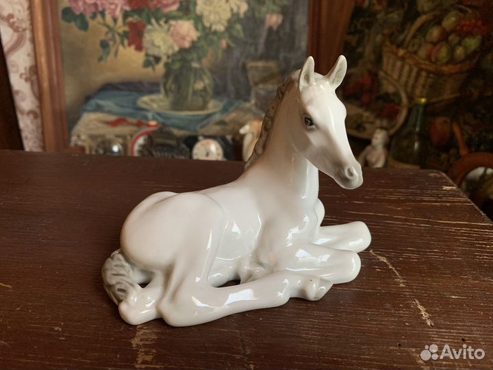 Фарфоровая статуэтка “Белая лошадь» лфз
