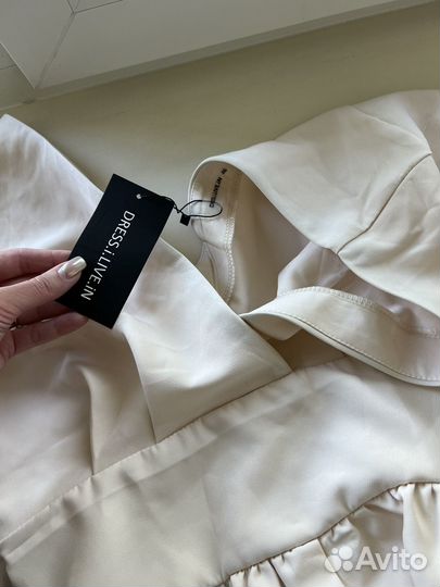 Красивый молочный комбинезон с шортами 44-46