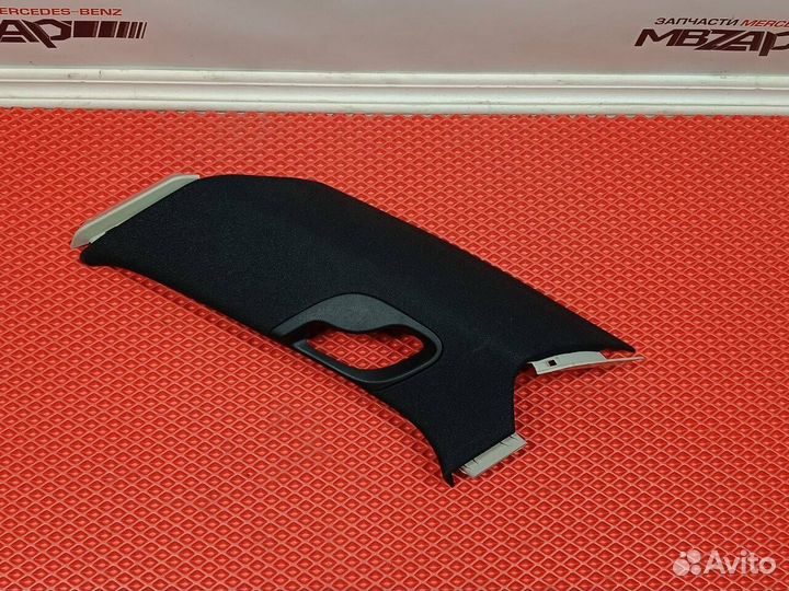 Обшивка задней правой стойки Mercedes W213