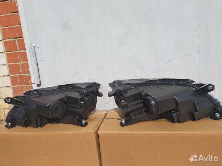 Фара Volkswagen Tiguan (07-11г)