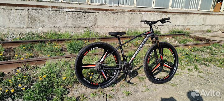 Велосипед на литых дисках 29