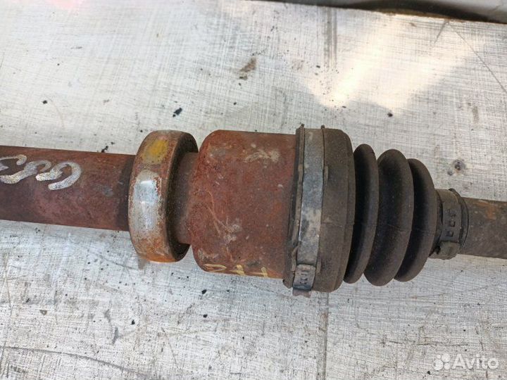 Привод передний правый Ford Focus 1.6 shda 2010